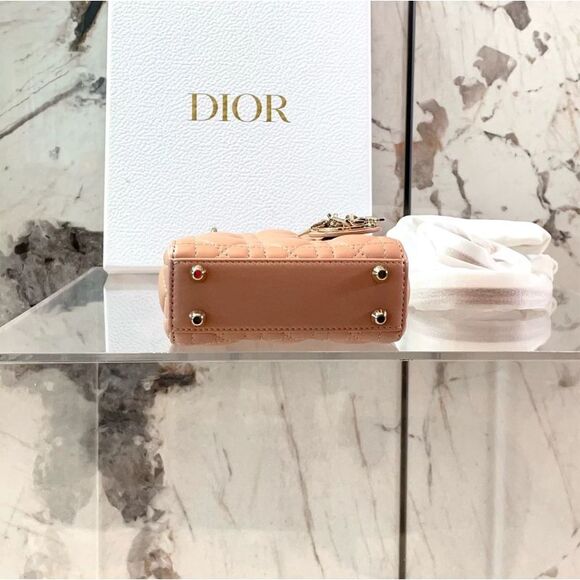 Dior Women Pre-Loved Bag Very Good Condition - Picture 4 of 9